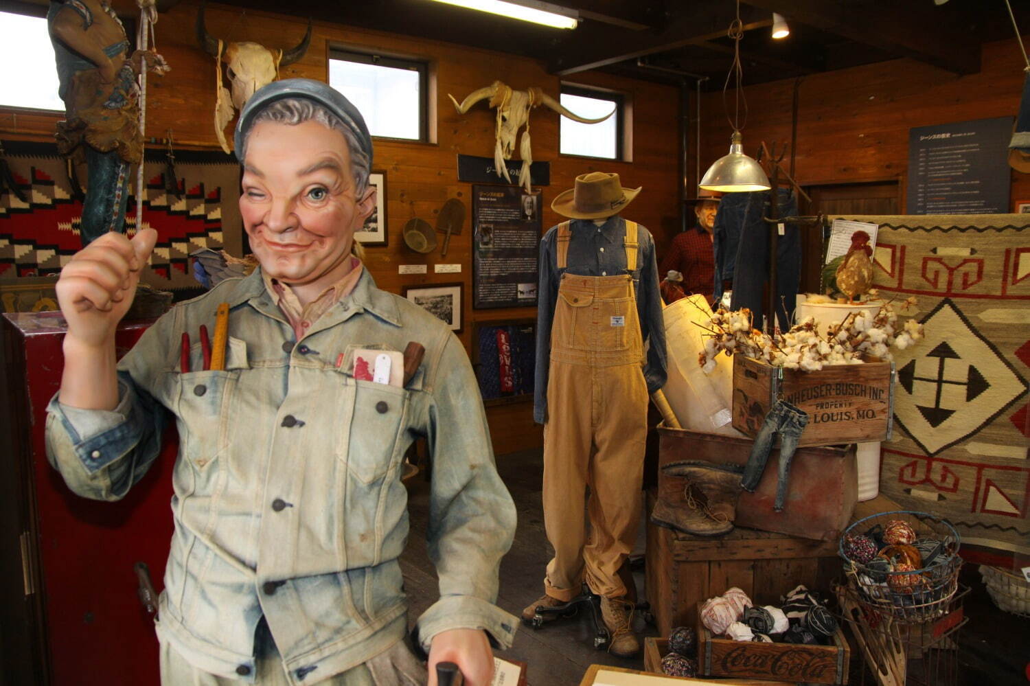 “ジーンズの聖地”児島を巡る旅、岡山デニムに触れるジーンズストリートおすすめ店舗やジーンズ作り体験｜写真4