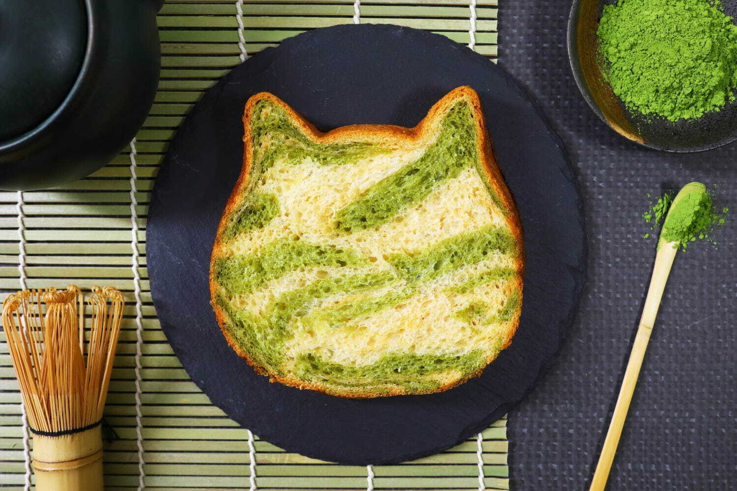 ねこねこ食パン×祇園辻利、抹茶&キャラメル生地の“茶トラ柄”ねこ型食パン|写真2