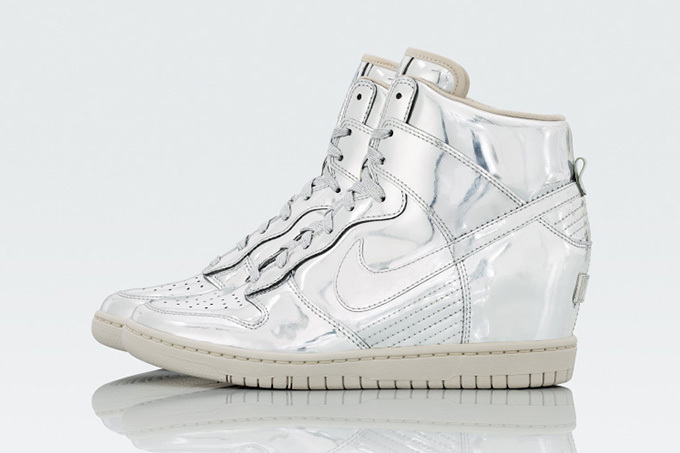 NIKEより新作「ダンク スカイ HI」ゴージャスなゴールドとシルバー