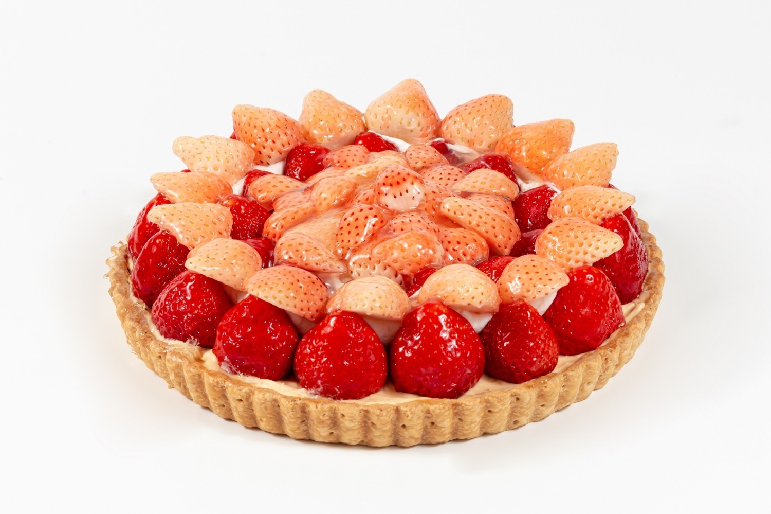 フルーツタルト専門店「フルーツピークス」が東京駅に、“希少”白いちご＆あまおうのタルト限定発売