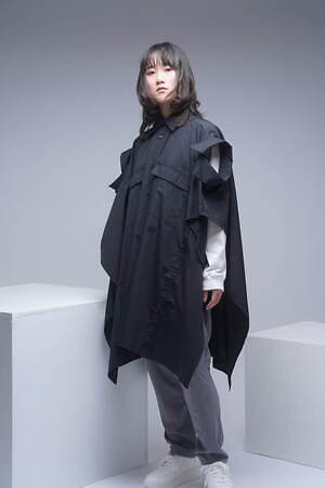 オクシモロン 2022-23年秋冬コレクション、既存の意識を問う“違和感”｜写真1