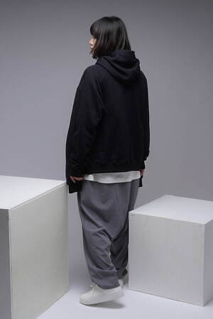 オクシモロン 2022-23年秋冬コレクション、既存の意識を問う“違和感”｜写真22