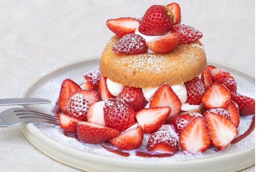 コエ ドーナツ京都“国産いちごたっぷり”「ドーナツメルト ストロベリーミルクスペシャル」