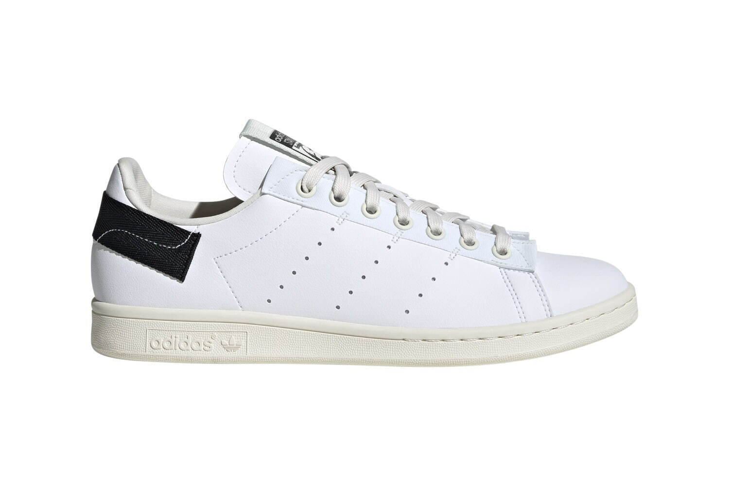 「アディダス オリジナルス フラッグシップ ストア 原宿」国内初常設カスタムサービス付き店舗に進化