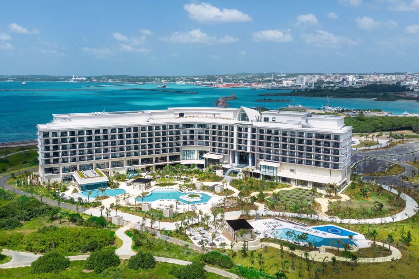 ヒルトンのビーチリゾートホテル「ヒルトン沖縄宮古島リゾート」海を臨む約330の客室＆屋内外プール