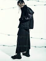 リミ フゥ 2022-23年秋冬コレクション - 棘をまとう、保護と安定の象徴として｜写真11