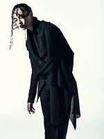 リミ フゥ 2022-23年秋冬コレクション - 棘をまとう、保護と安定の象徴として｜写真12