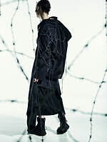 リミ フゥ 2022-23年秋冬コレクション - 棘をまとう、保護と安定の象徴として｜写真26