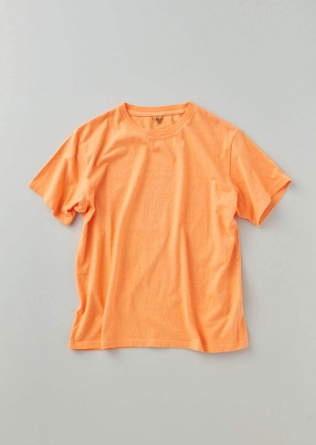 フィルメランジェ“フルーツ”で染めた新作ボタニカルダイTシャツ、オレンジやラズベリー色｜写真1