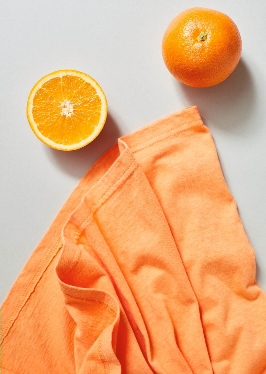 フィルメランジェ“フルーツ”で染めた新作ボタニカルダイTシャツ、オレンジやラズベリー色｜写真15