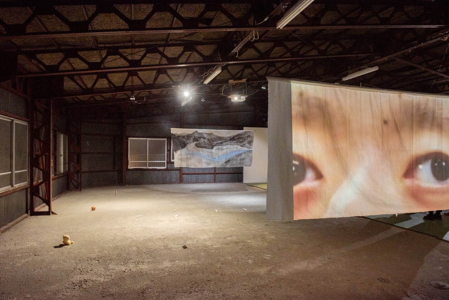 工藤春香《静かな湖畔の底から》2020年 展示風景