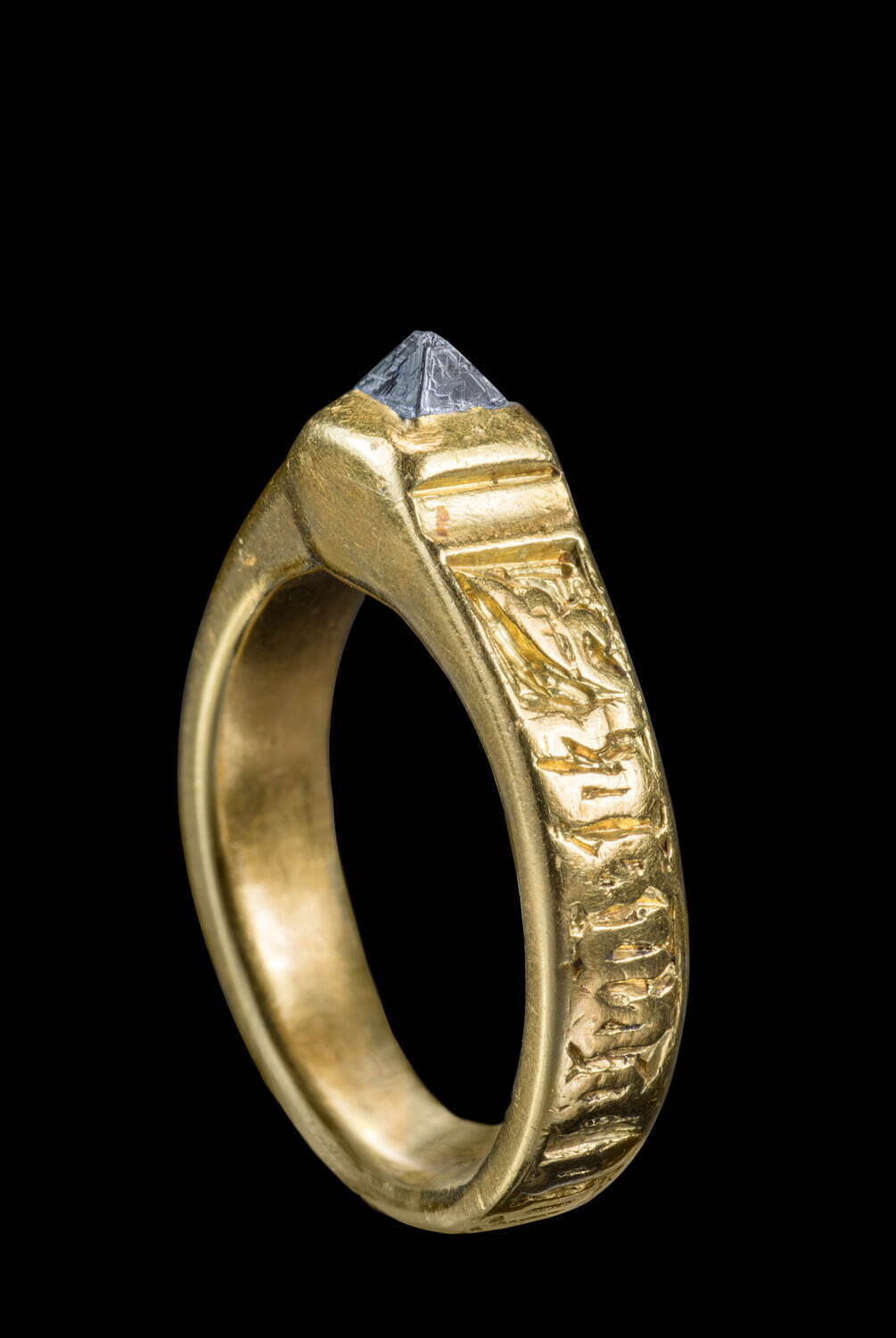 ピラミッド形ダイヤモンドの指輪 15世紀 ダイヤモンド、金
国立西洋美術館所蔵 橋本コレクション