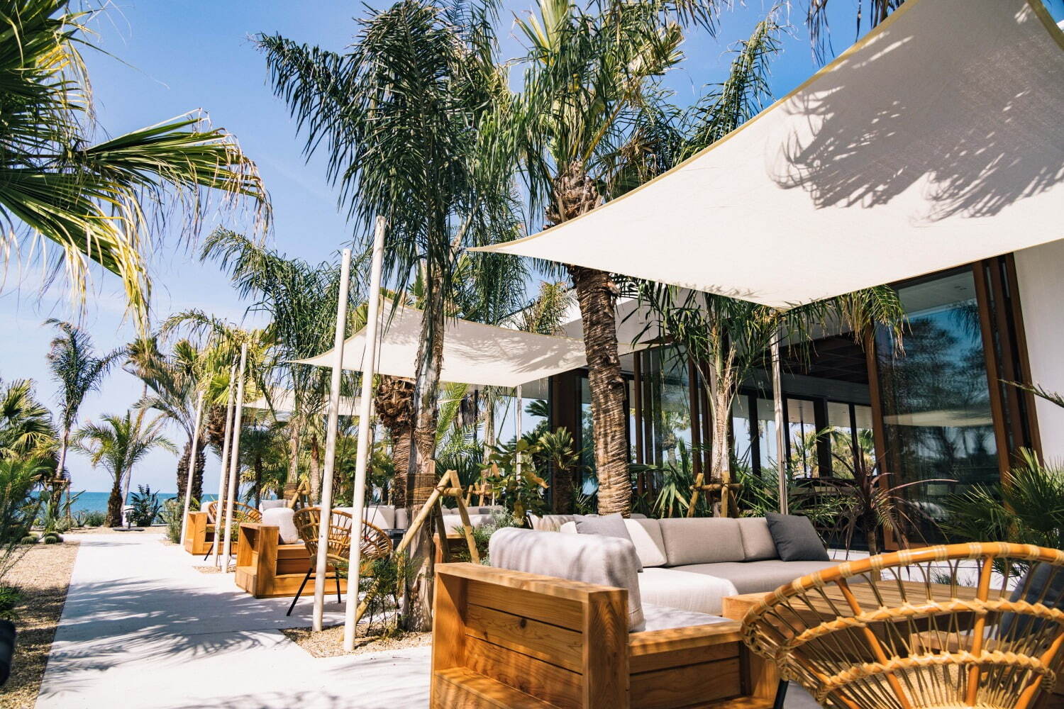 ステーキ｜リゾート施設「青島ビーチヴィレッジ」オーシャンビューを望めるレストランやBBQ場が宮崎に