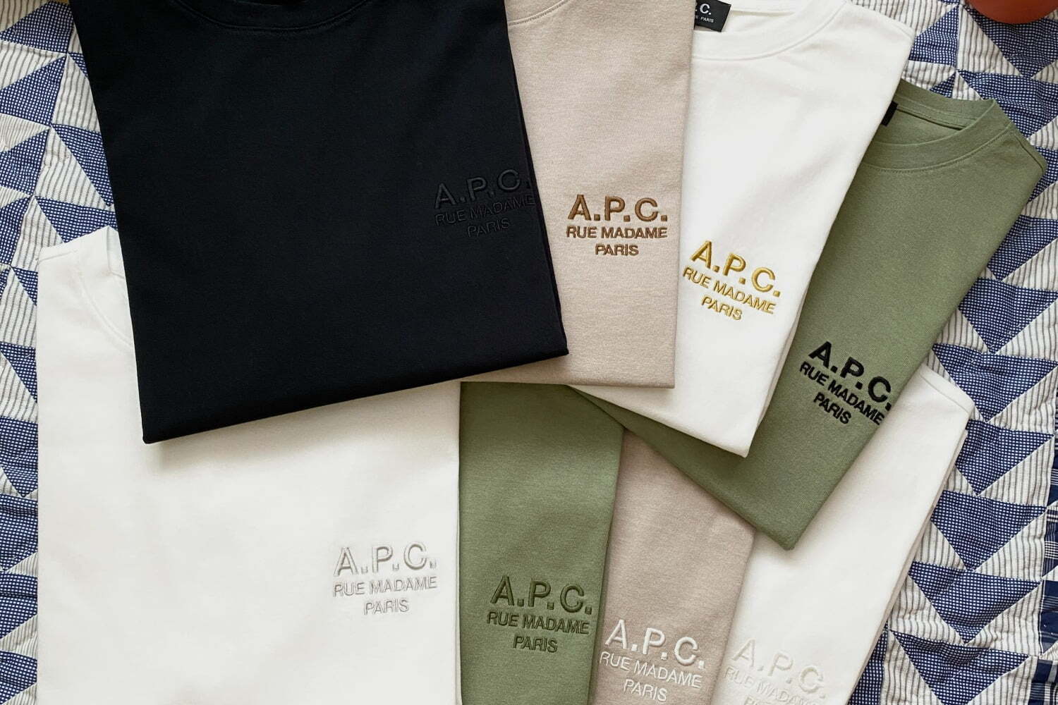 A.P.C.定番ロゴTにブティック限定カラー、黒ロゴブラックTやくすみ ...