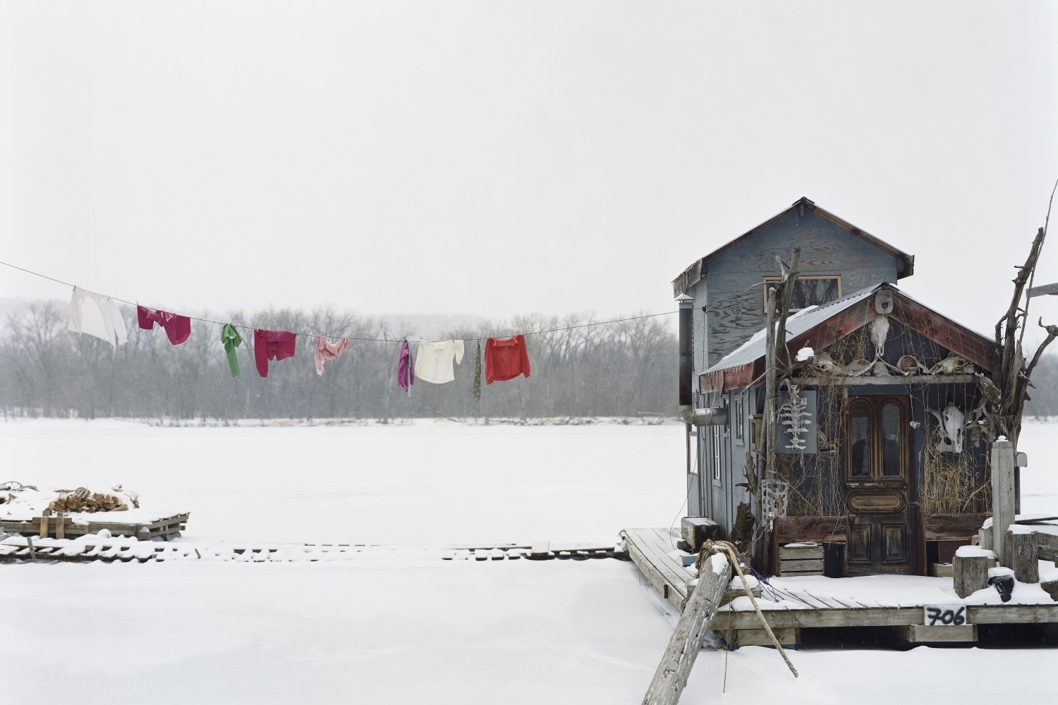 美術館｜写真家アレック・ソスの個展が神奈川県立近代美術館 葉山で、アメリカを題材とする5つのシリーズを紹介
