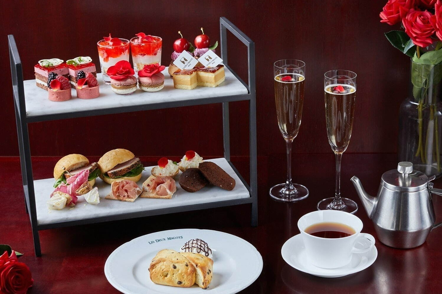 渋谷東急本店「薔薇とレッドフルーツのアフタヌーンティーセット」