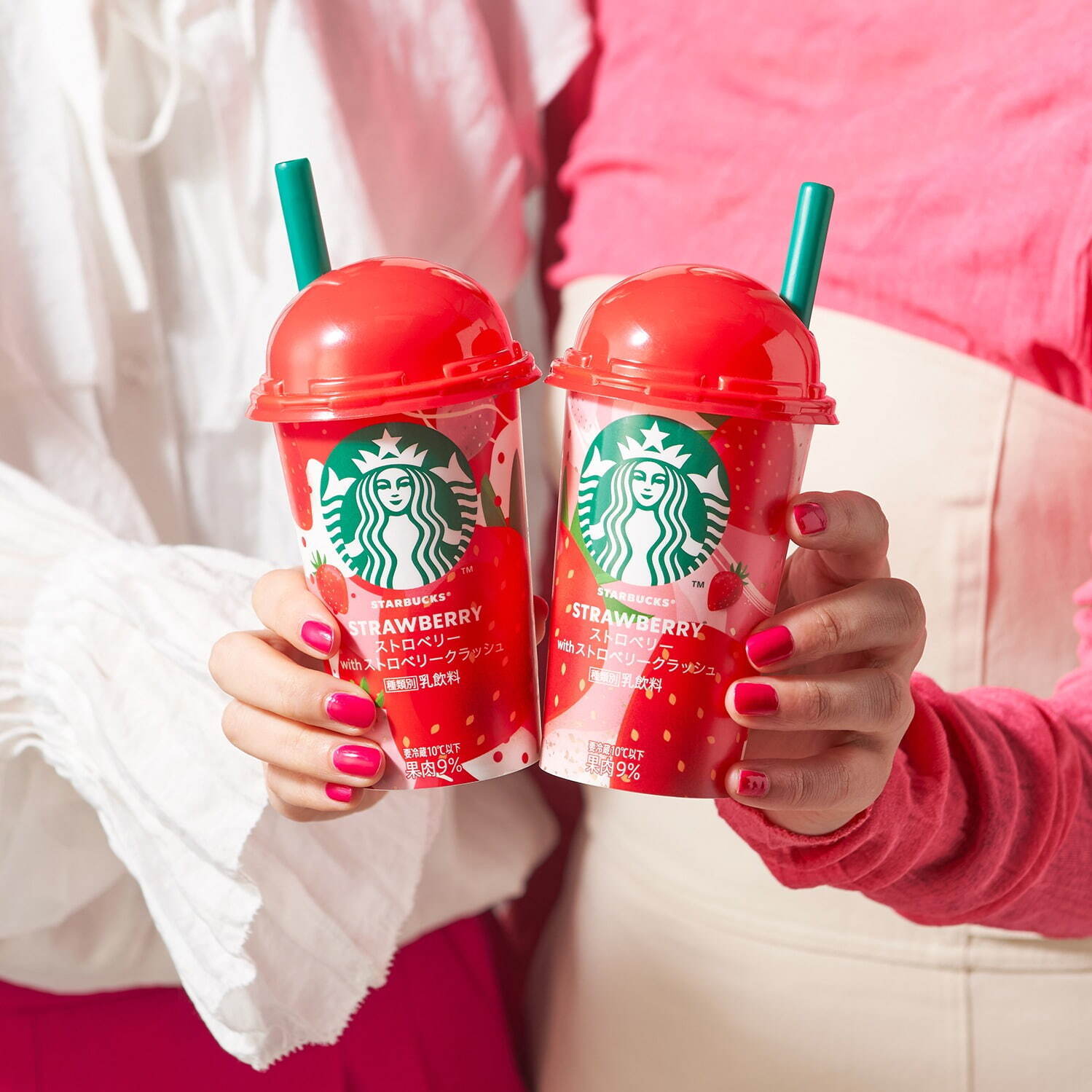 スターバックス、チルドカップ“最大量”のストロベリー果肉×ミルク 
