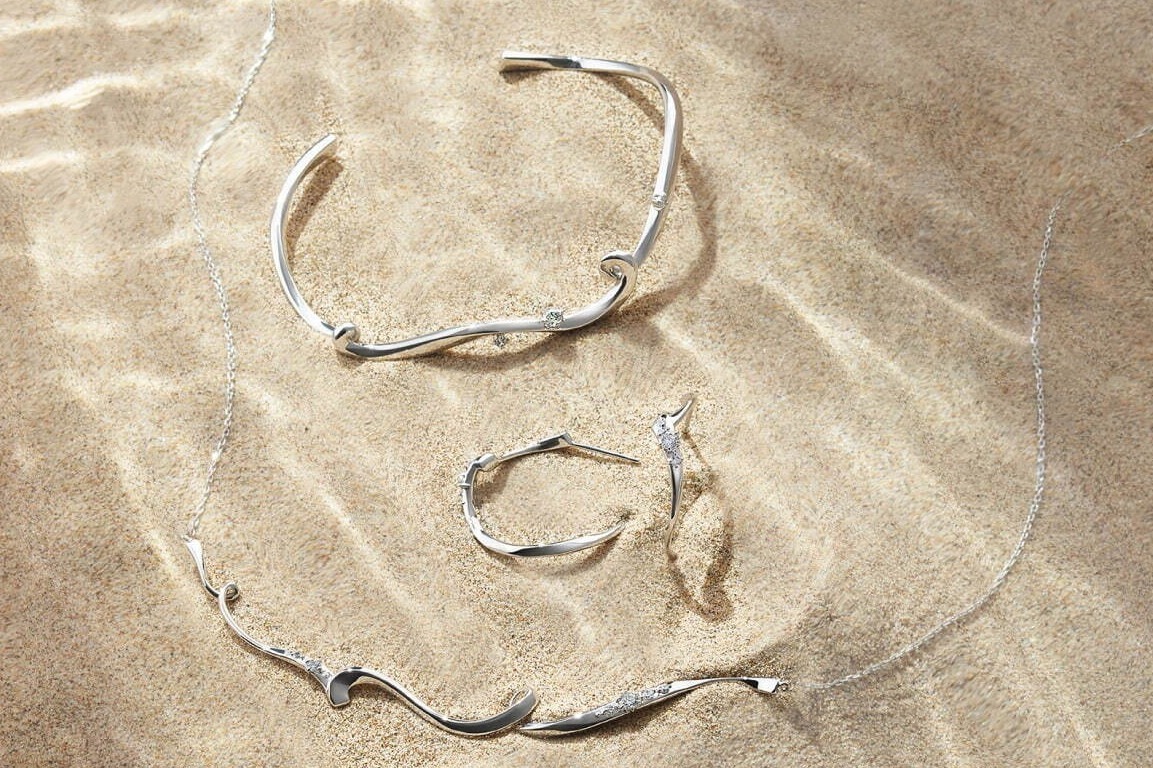 カナル 4℃夏の新作"波の揺らぎ"モチーフのネックレスや"しずく"着想のイヤーカフ