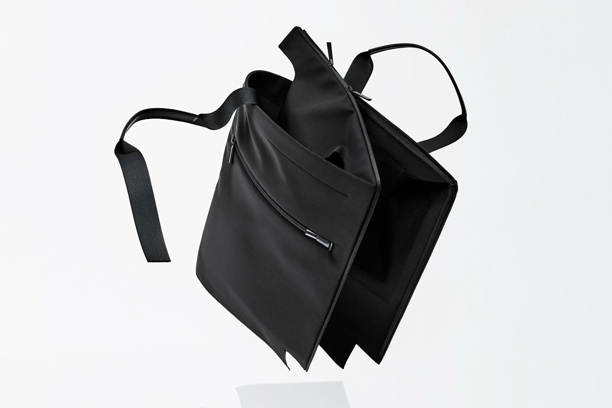 グッド グッズ イッセイ ミヤケ「セル」新作トートバッグ、上からサイドまで双方向に開くファスナー