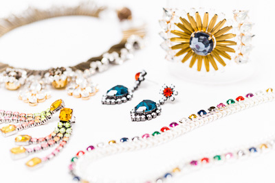 旬のボリュームジュエリー選び方＆着こなし術 by トゥモローランド - プラス1でリアルモードなスタイルに