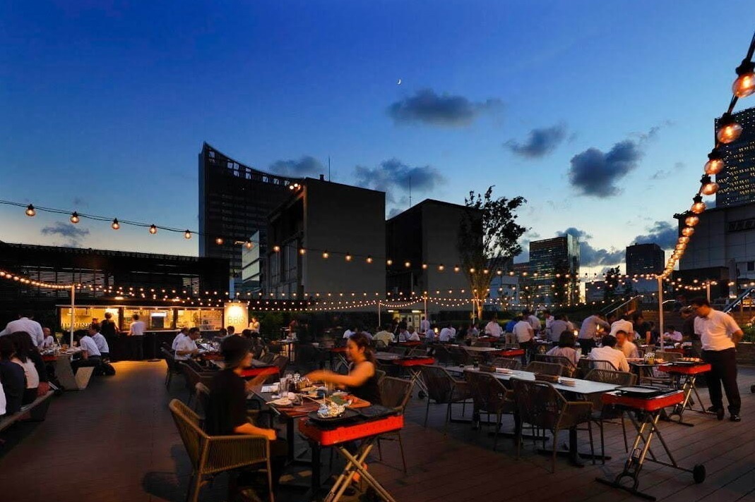 庭園｜日本橋高島屋の「BBQビアガーデン」開放的な屋上庭園で楽しむ贅沢BBQ＆ワインビュッフェ
