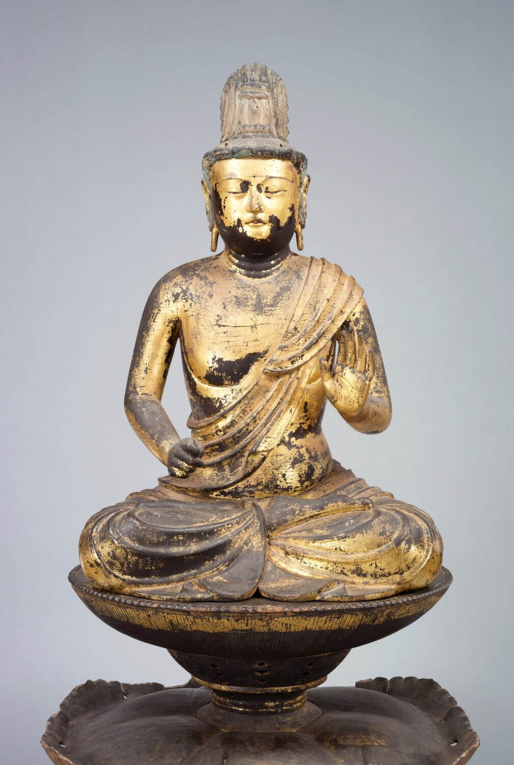 重要文化財《伝宝生如来坐像》平安時代(9世紀)　大阪・観心寺蔵
画像提供：公益財団法人美術院　撮影：金井杜道