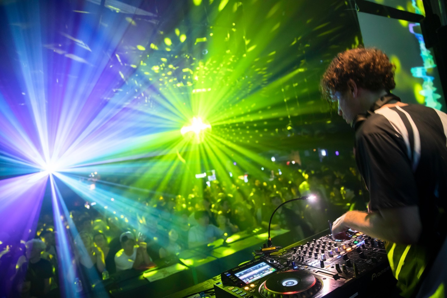 エレクトロ｜メゾン キツネのクラブイベント「キツネ クラブ ナイト」東京・大阪・京都で3年ぶり開催
