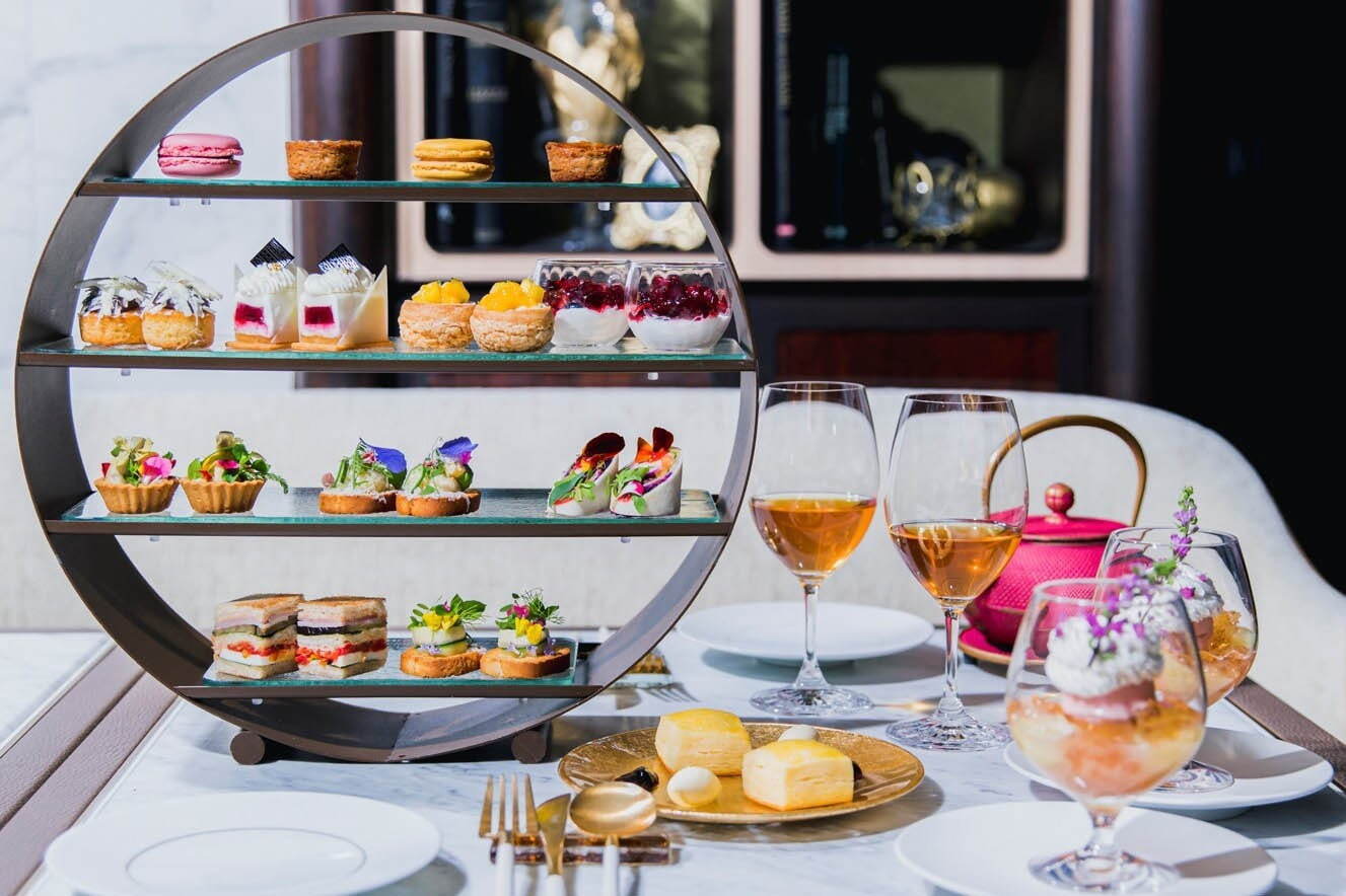 サヴァラン｜フォションホテル京都の夏アフタヌーンティー、トロピカルなスイーツを全23種のフォションティーと共に