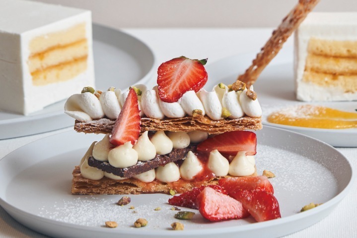 カフェ＆ブックス ビブリオテーク、産地直送・国産フルーツの苺ミルフィーユ＆タルト・シトロン