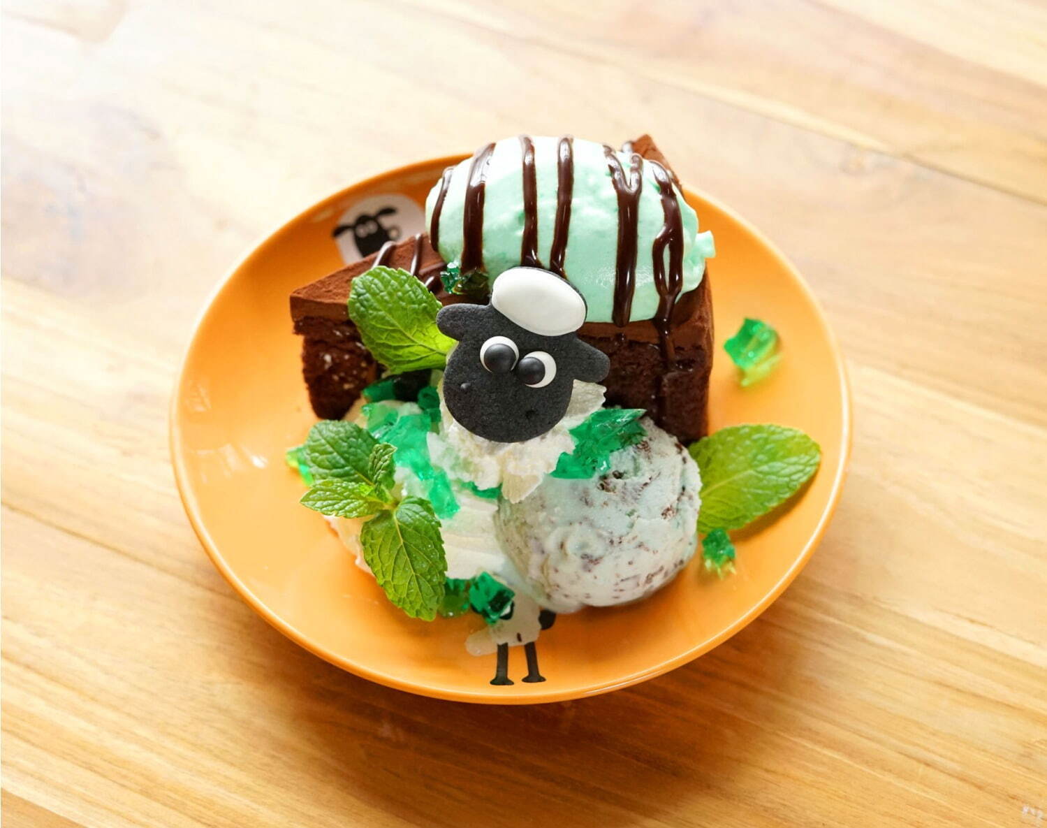 ＜ひつじのショーンカフェ＞“赤ちゃんショーン”のチョコミントケーキ