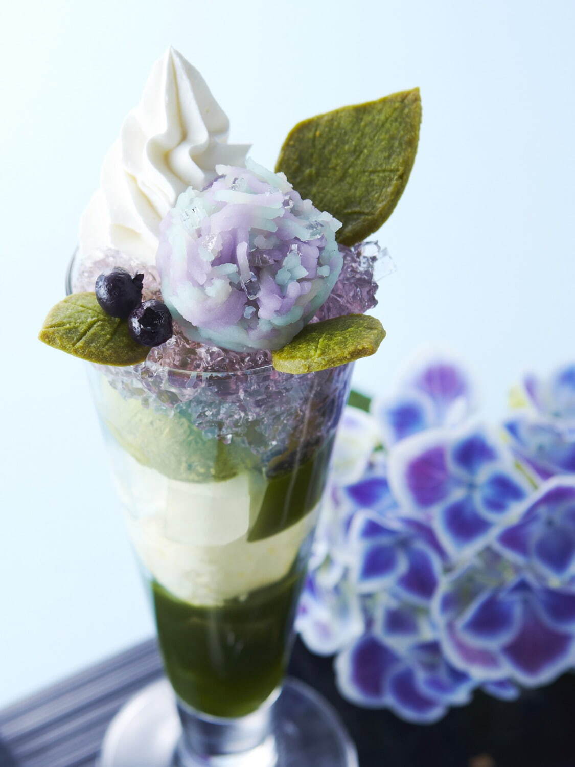 「紫陽花パフェ」 単品 1,390円、お茶セット 1,790円、紫陽花茶会 1,990円