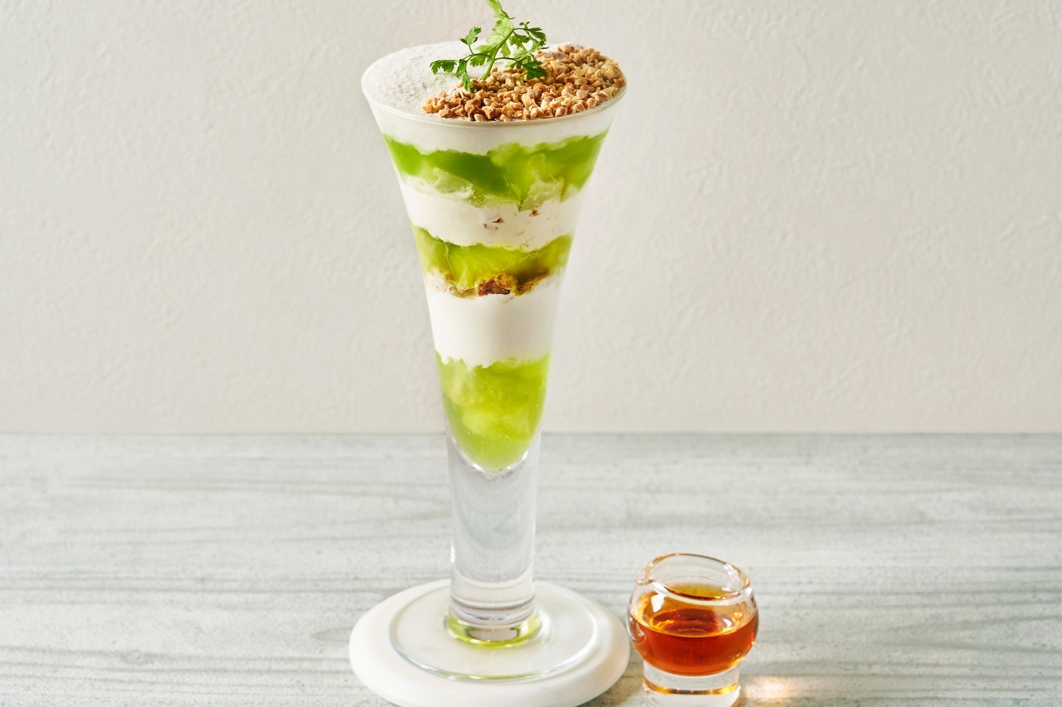 パフェ｜きな粉スイーツ専門店「吉祥菓寮」限定メロンパフェ、甘いココナッツ＆ホワイトチョコをアクセントに