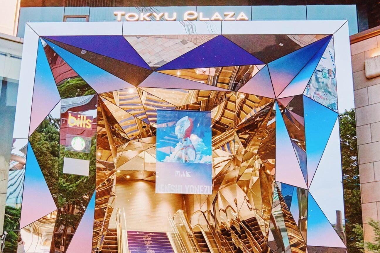 米津玄師「10thゲート」東急プラザ表参道原宿に、デビュー10周年記念“歴代楽曲”の装飾