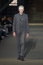 ジョン ローレンス サリバン(JOHN LAWRENCE SULLIVAN)、2010-2011年秋冬コレクション｜写真1