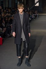 ジョン ローレンス サリバン(JOHN LAWRENCE SULLIVAN)、2010-2011年秋冬コレクション｜写真10