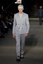 ジョン ローレンス サリバン(JOHN LAWRENCE SULLIVAN)、2010-2011年秋冬コレクション｜写真15