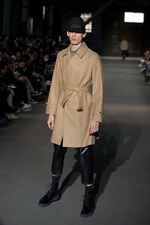 ジョン ローレンス サリバン(JOHN LAWRENCE SULLIVAN)、2010-2011年秋冬コレクション｜写真24