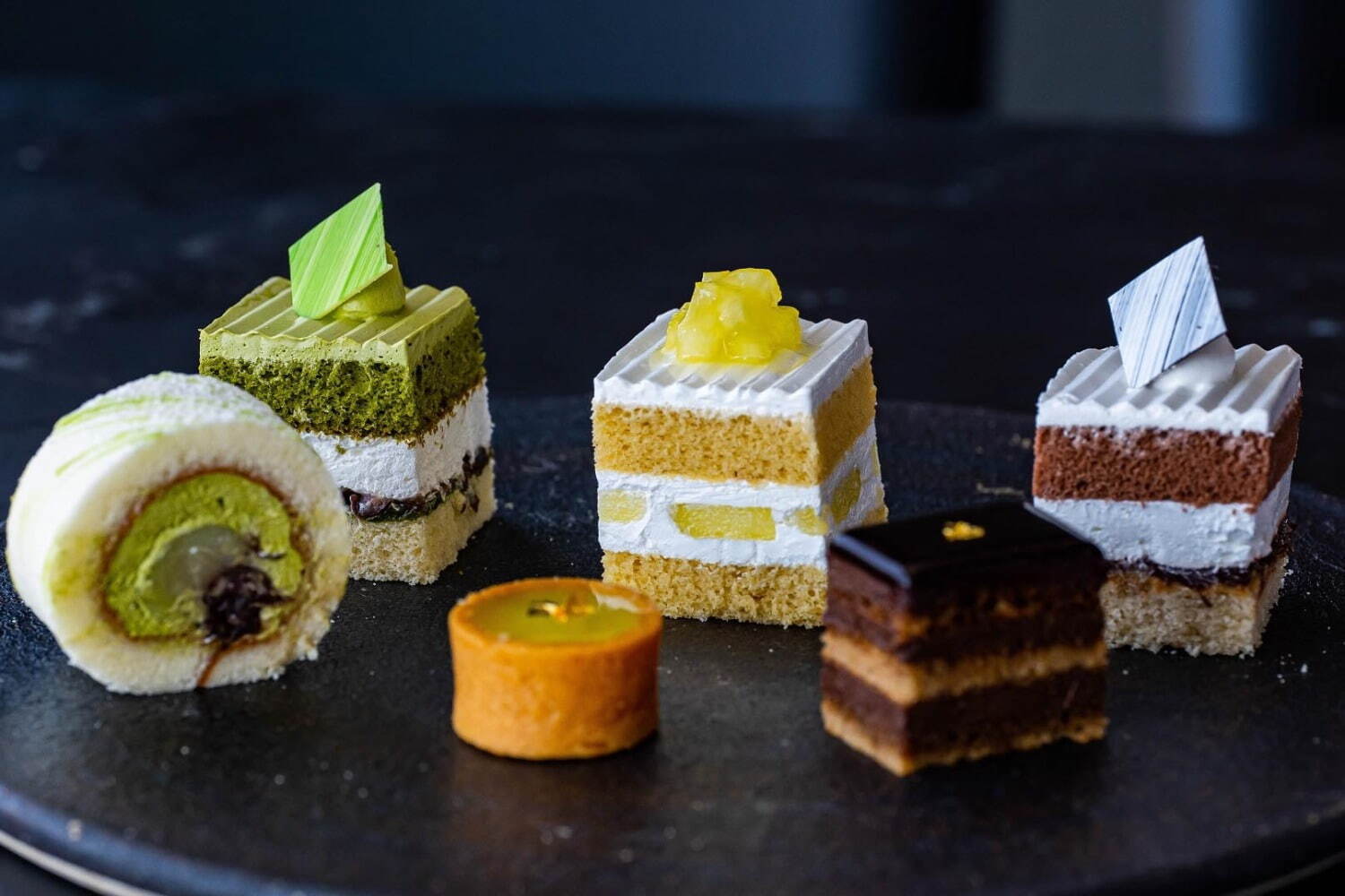 ホテルニューオータニ博多「スーパースイーツビュッフェ2022」多彩な抹茶・メロン・チョコスイーツ堪能