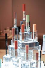 リンメル22年夏コスメ、“雲のように軽い”エアリーマットな新感覚リキッドアイシャドウ｜写真2