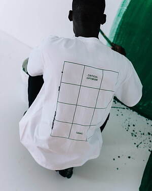 OAMCのグラフペーパー別注Tシャツ、ユニフォームグリーン＆ビビッドオレンジのグラフィック｜写真1