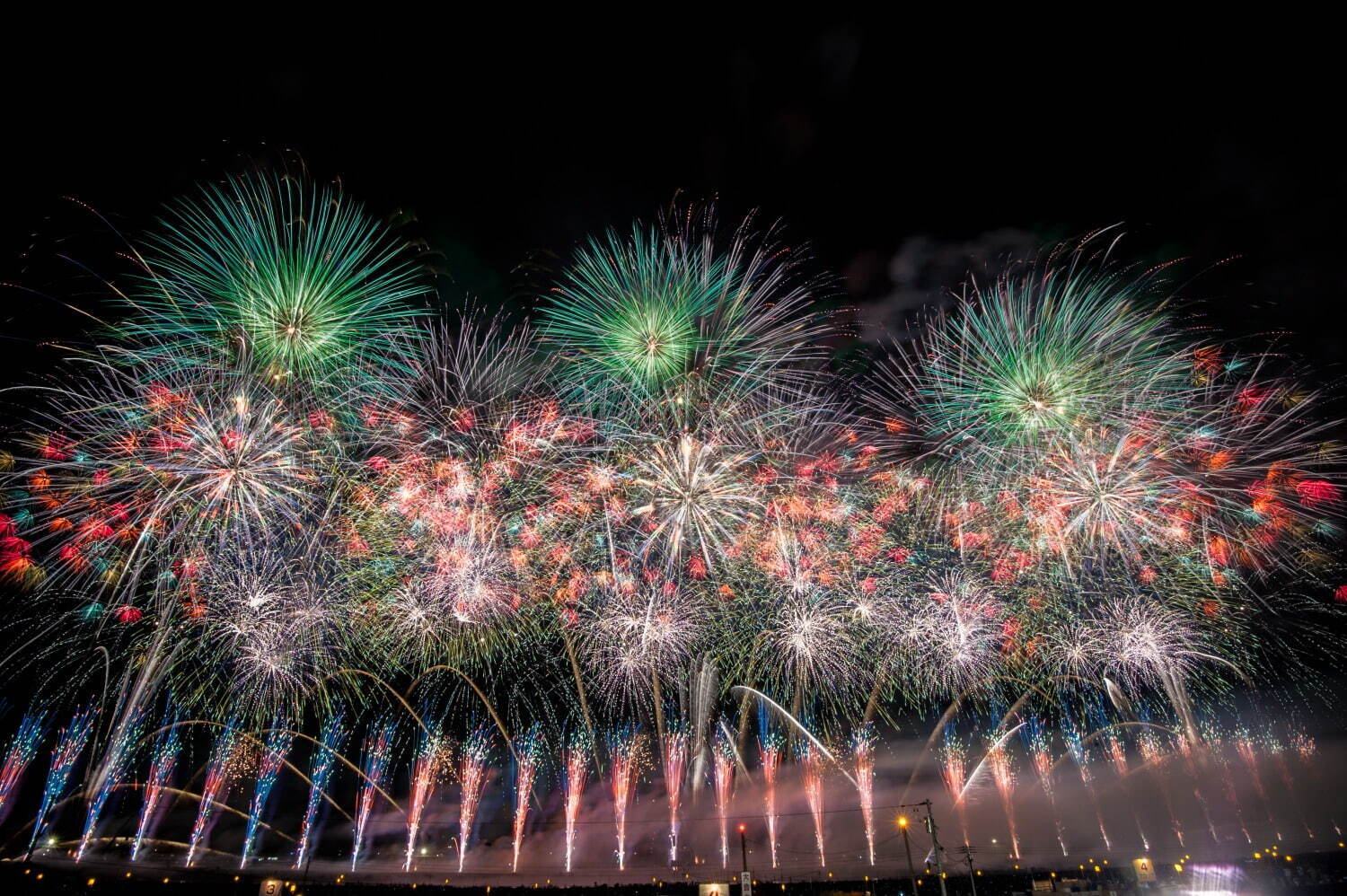 大曲の花火「全国花火競技大会2022」秋田・大仙で、昼夜2部制の日本三 オンライン銀座 2022年 全国花火競技大会 大曲花火 その他