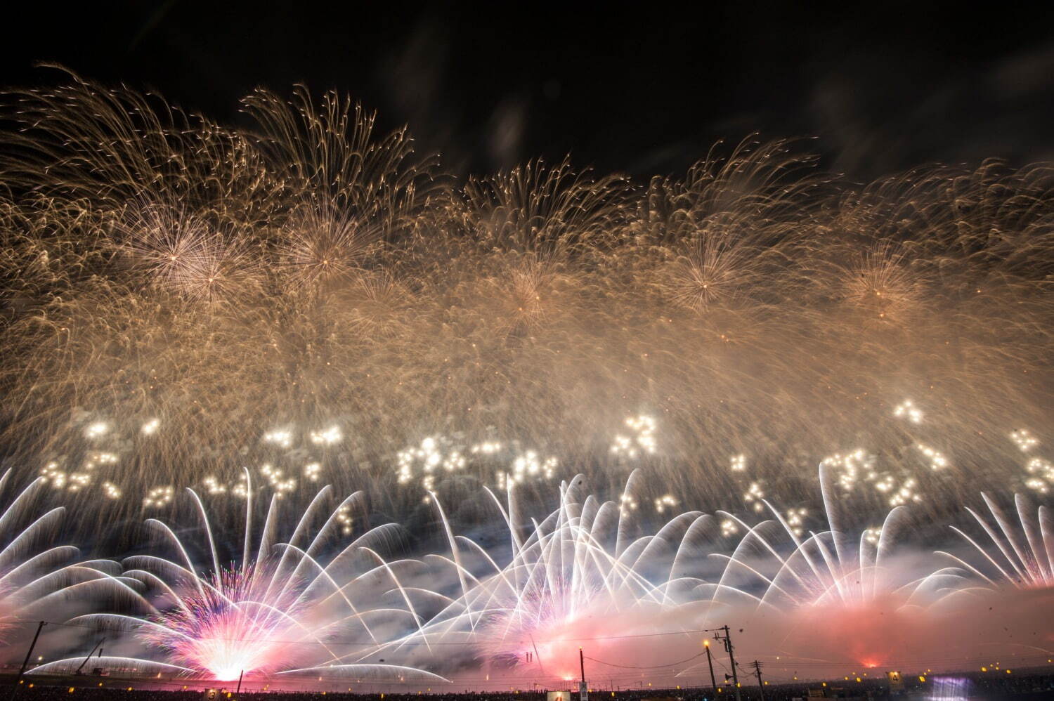 大曲の花火「全国花火競技大会2022」秋田・大仙で、昼夜2部制の日本三大花火大会が3年ぶりに｜写真4