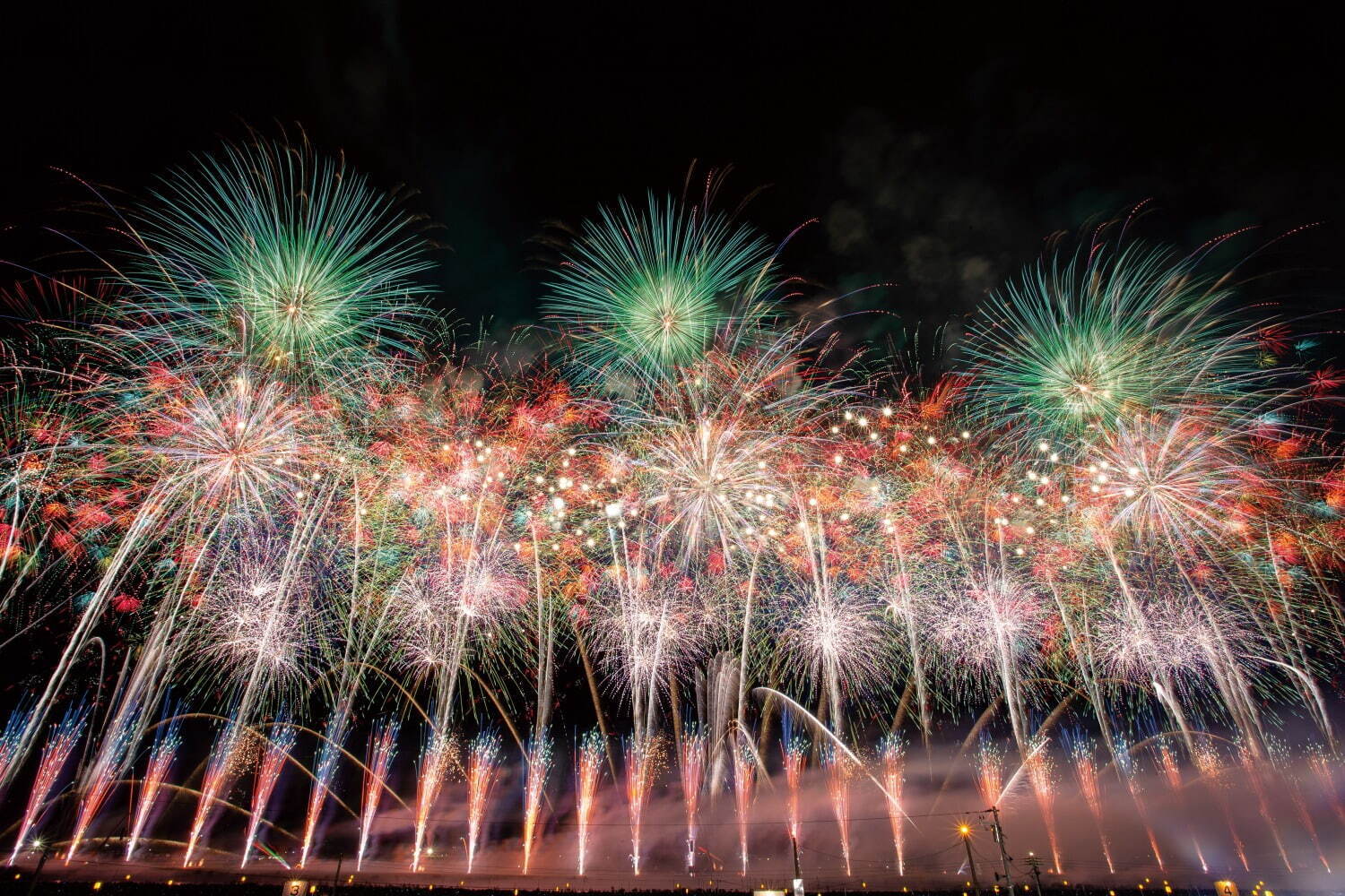 大曲の花火「全国花火競技大会2022」秋田・大仙で、昼夜2部制の日本三