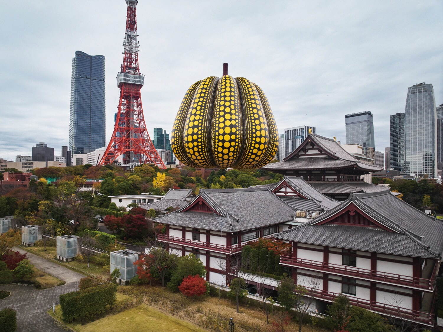限定⚫︎ビクトリア国立美術館⚫︎コラボ］草間彌生 水玉ポーチ