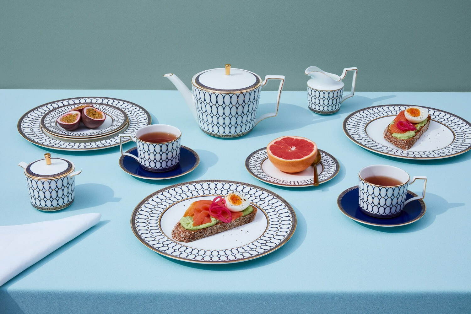 ウェッジウッド(WEDGWOOD) ルネッサンス ゴールド｜写真1