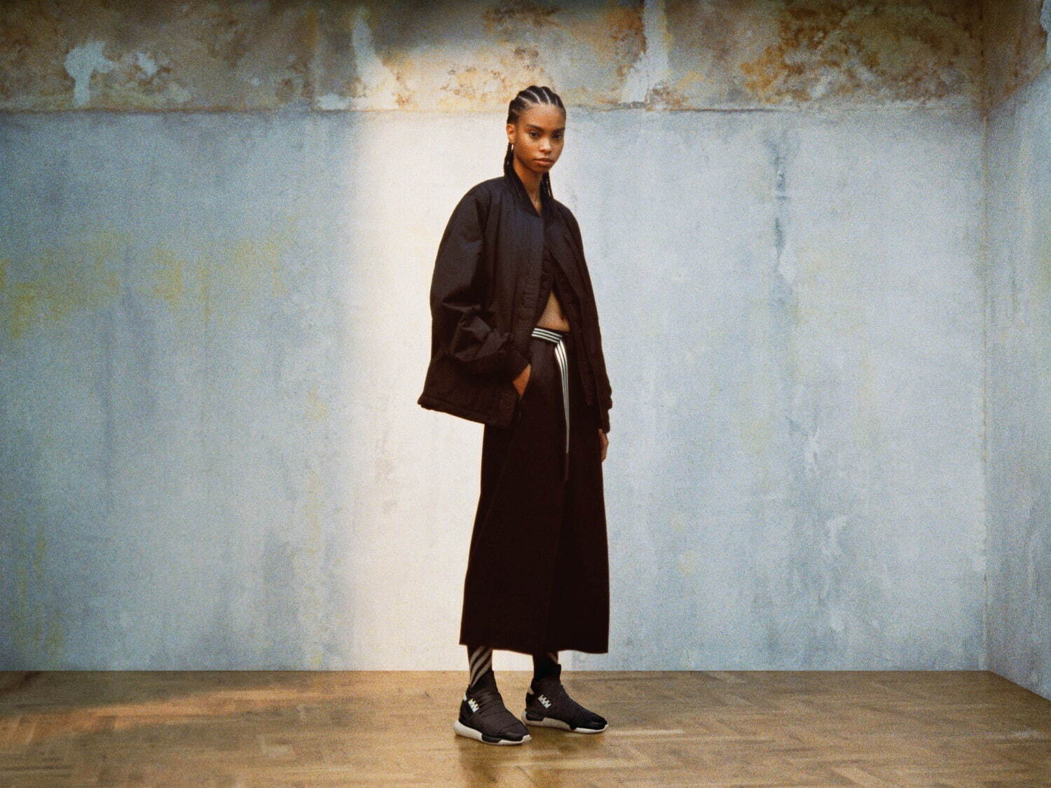 Y-3人気スニーカー「QASA HIGH」復刻、メッシュ＆ストラップを配した 