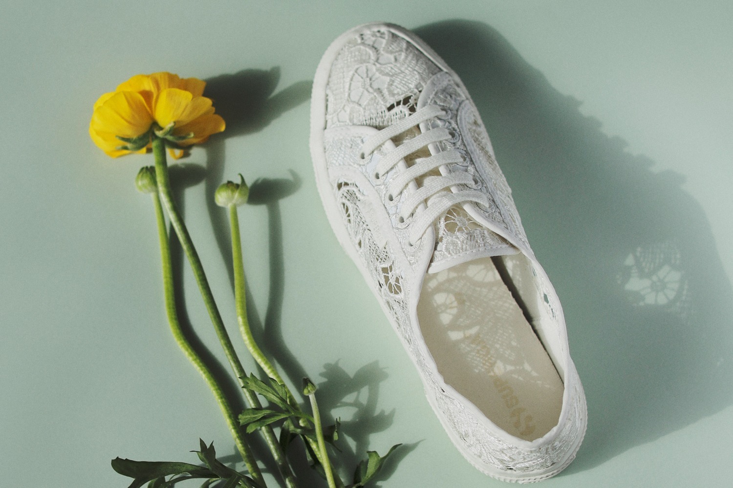 スペルガ新作ウィメンズスニーカー、“透け感”マクラメレース＆メッシュ素材の涼やかアッパー