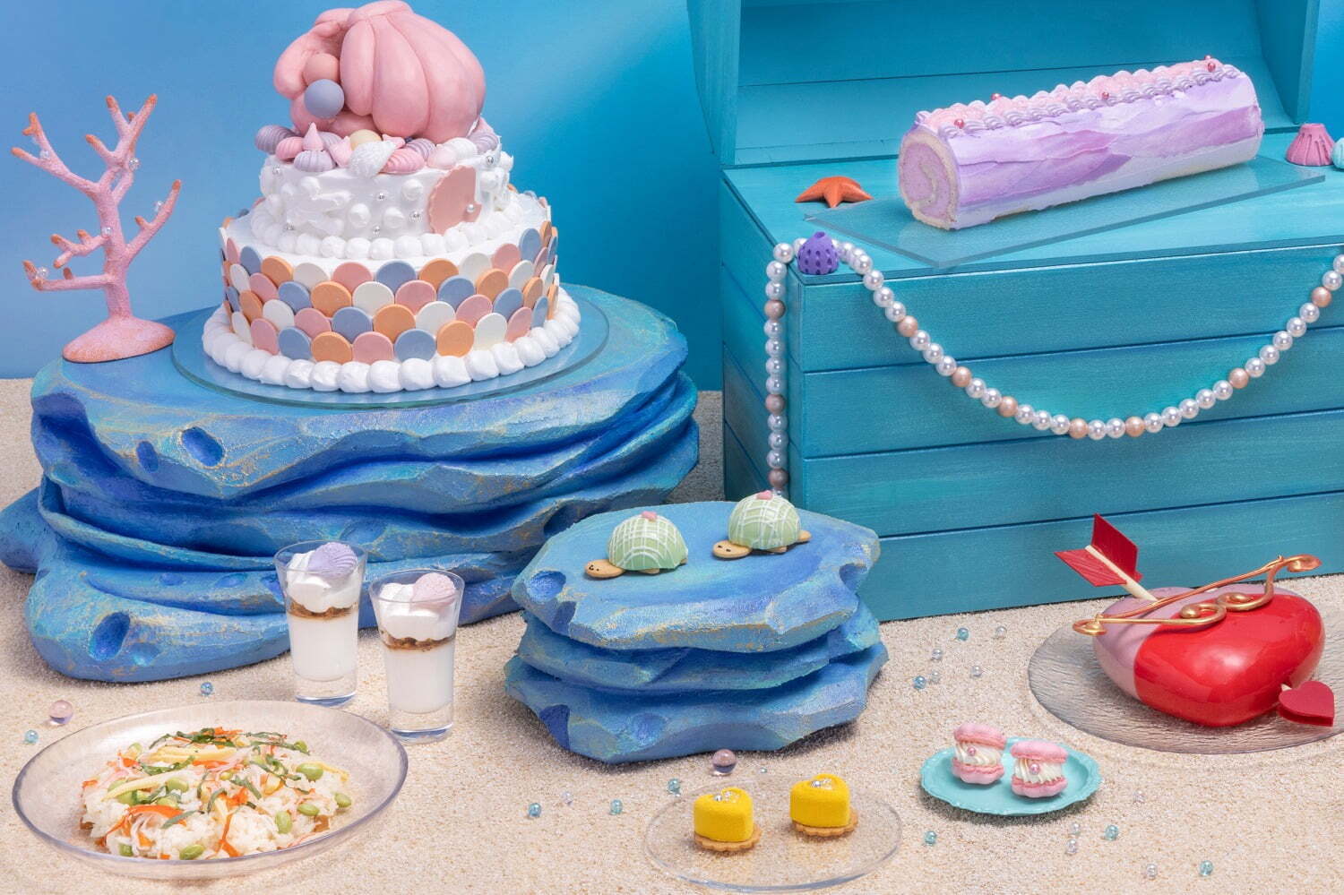 ヒルトン東京ベイ「海の世界」着想のデザートビュッフェ、“真珠貝”マカロン＆マーメイドケーキなど