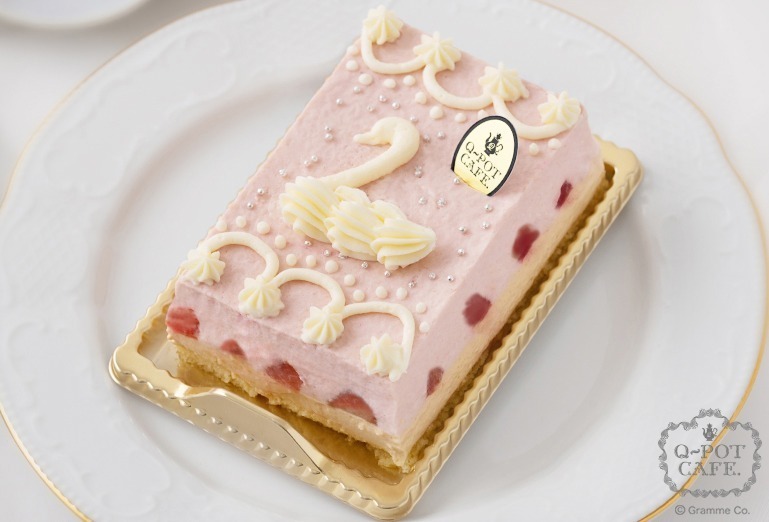 ピンク スワンクリームケーキ 2,160円