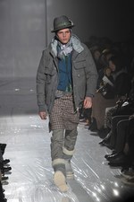 ホワイト マウンテニアリング(White Mountaineering)、2010-2011年秋冬コレクション｜写真30